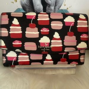 NWOT Kate Spade ♠️ cupcake wristlet/wallet